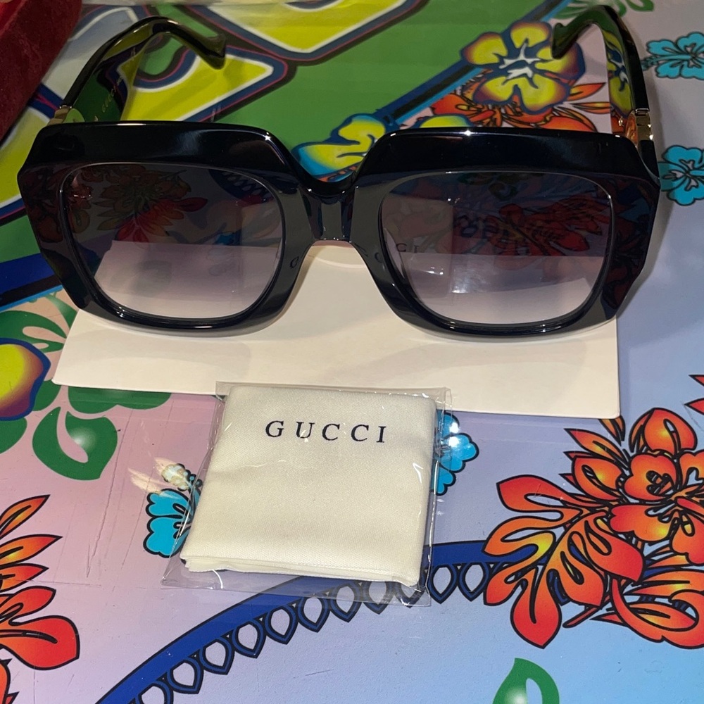 Gucci Sunglasses GG1022S - Picture 2 of 6